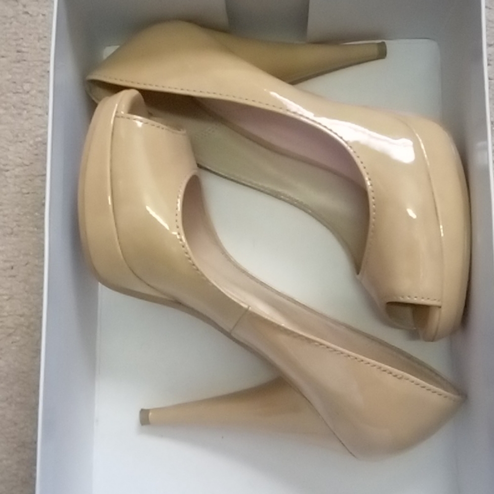 Heels - Picture 2 of 3